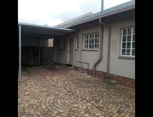 2 BEDROOM TOWNHOUSE FOR SALE IN LILIANTON